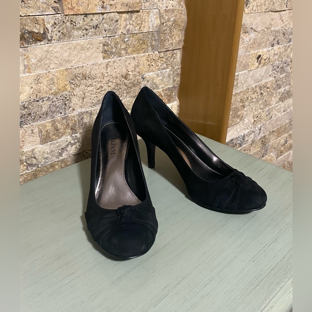 🖤🌚Alfani Black Suede Heels with Knot Detail